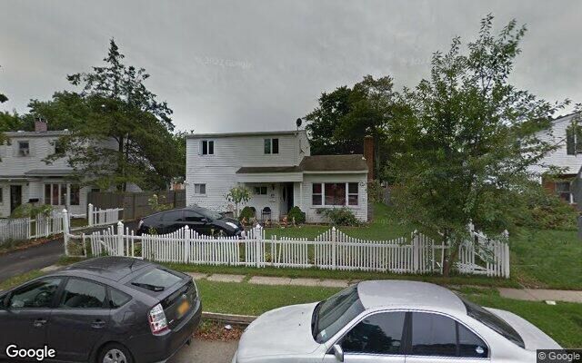 25 Somerset Rd N, Amityville, NY 11701