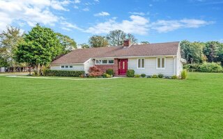 25 Watchogue Ave, East Moriches, NY 11940
