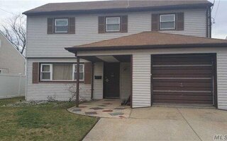 250 Saint Marks Ave, Freeport, NY 11520