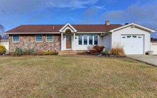251 Kerry St, Holbrook, NY 11741