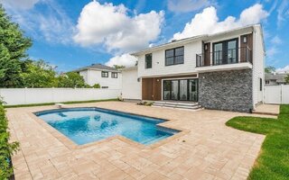 2514 Riviera Ln, Bellmore, NY 11710
