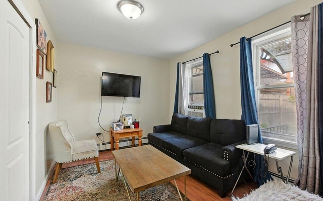 2517 Boston Rd, Bronx, NY 10467 (Living Room)