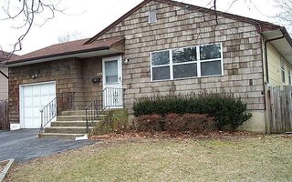 253 Haypath Rd, Old Bethpage, NY 11804
