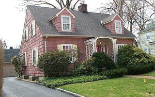 254 Castle Ave, Westbury, NY 11590