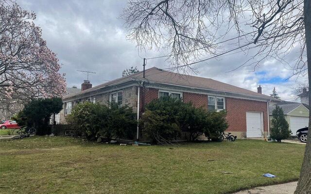 257 Benson Ave, Elmont, NY 11003 (Yard)