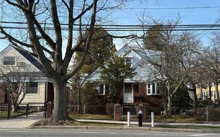 25719 80th Ave, Floral Park, NY 11004