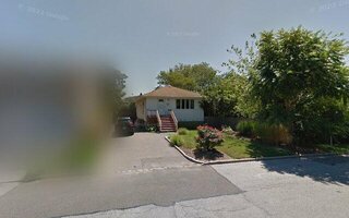 2581 Newbridge Rd, Bellmore, NY 11710