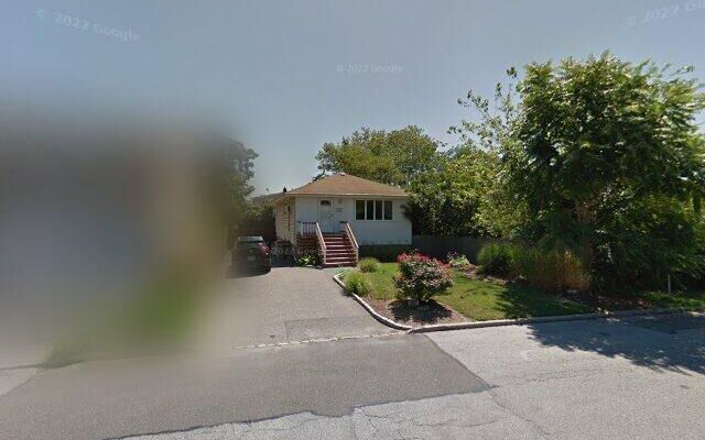 2581 Newbridge Rd, Bellmore, NY 11710
