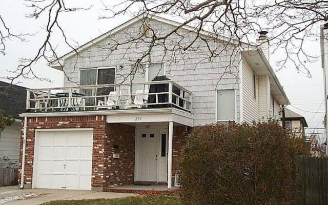 259 W Hudson St, Long Beach, NY 11561