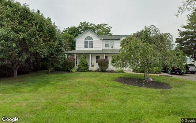 26 Benjamin Ave, East Moriches, NY 11940