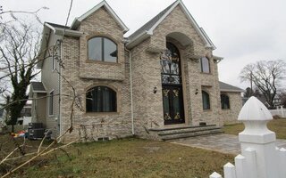 26 Elm St, Hicksville, NY 11801