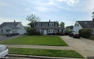 26 Grove Ln, Levittown, NY 11756