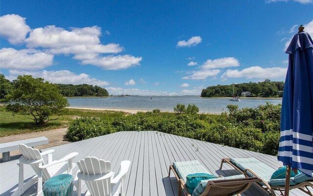26 Johns Rd, Setauket, NY 11733
