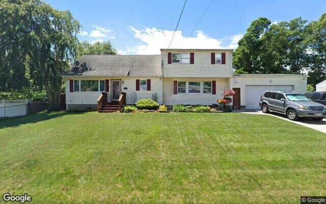 26 Lakeview Dr, Middle Island, NY 11953