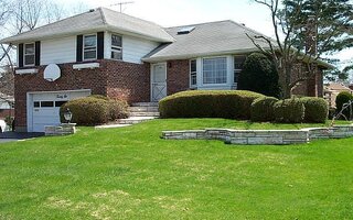 26 Larch Dr, New Hyde Park, NY 11040