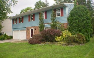 26 Roseanne Dr, Woodbury, NY 11797