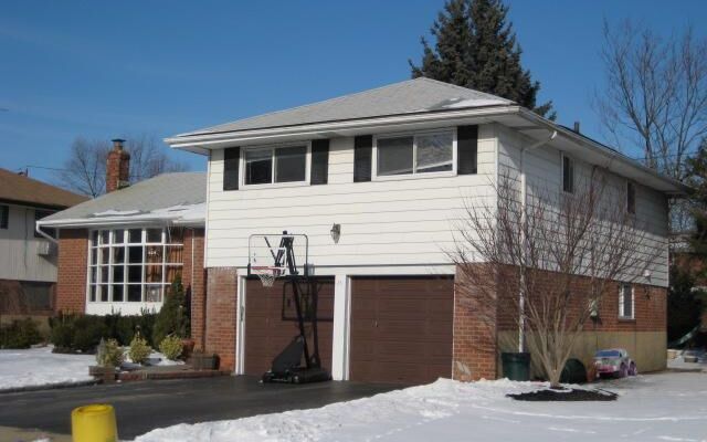 26 S Oaks Blvd, Plainview, NY 11803