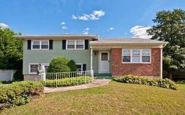 26 Spruce Ave, Bethpage, NY 11714