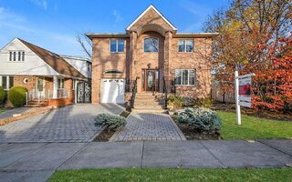 2639 213th St, Bayside, NY 11360