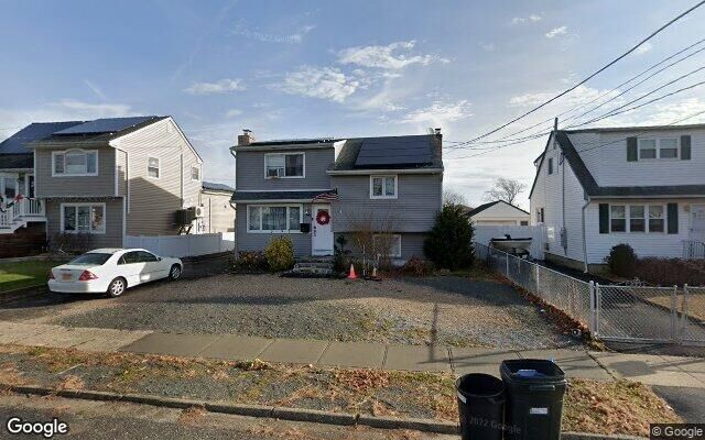 265 East Dr, Copiague, NY 11726