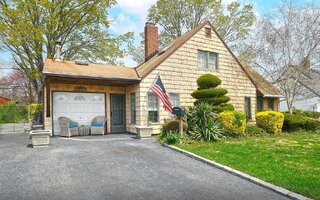265 Orchid Rd, Levittown, NY 11756