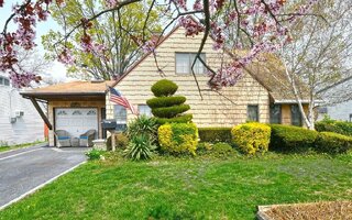 265 Orchid Rd, Levittown, NY 11756