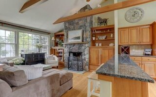 265 Riverside Dr, Fairfield, CT 06824