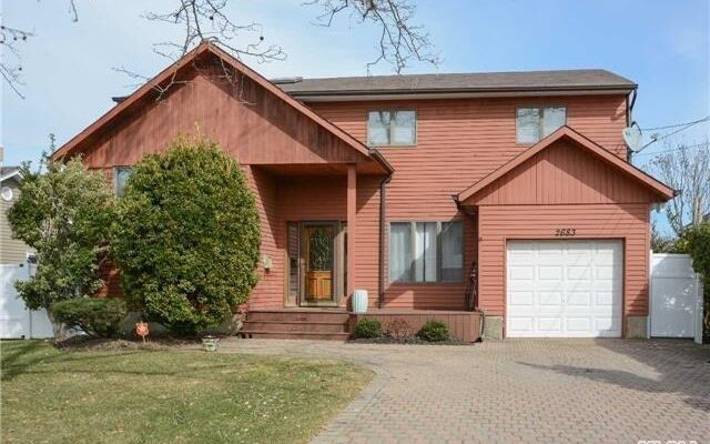 2683 S Saint Marks Ave, Bellmore, NY 11710 (House View)