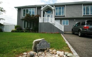 2690 Neptune Ave, Seaford, NY 11783