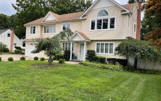27 Wabil Rd, Miller Place, NY 11764