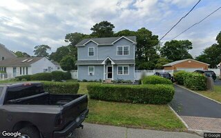 27 Academy Ln, Oakdale, NY 11769