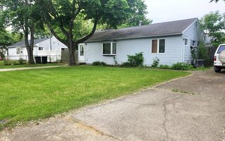 27 Ash St, Central Islip, NY 11722