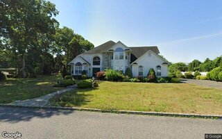 27 Bergers Ct E, Yaphank, NY 11980