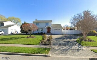 27 Comanche Ln, Commack, NY 11725