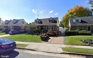 27 Crandall Dr, Mineola, NY 11501