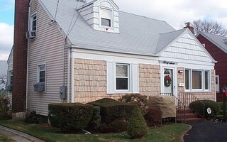 27 Drake St, Valley Stream, NY 11580