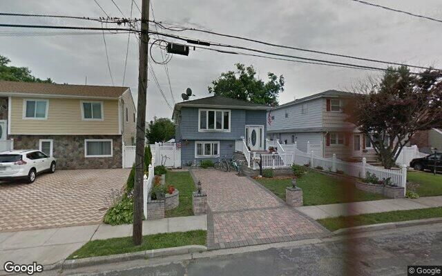 27 E Hollywood Ave, Copiague, NY 11726