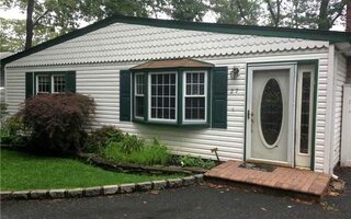 27 Forest Ave, Lake Grove, NY 11755