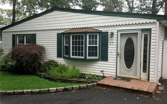 27 Forest Ave, Lake Grove, NY 11755
