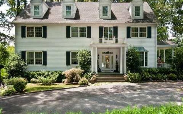 27 Jaegger Dr, Glen Head, NY 11545