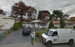 27 Leigh St, Huntington, NY 11743