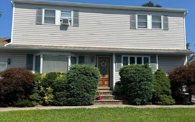 27 Midlawn Dr, Massapequa, NY 11758 (Complete)