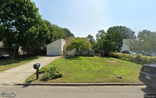27 Narragansett Ave, Medford, NY 11763