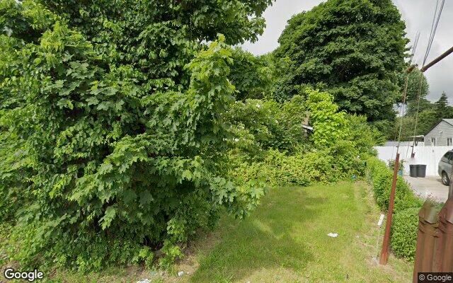 27 Pinetop Dr, Central Islip, NY 11722