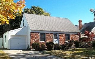27 Richard St, West Hempstead, NY 11552