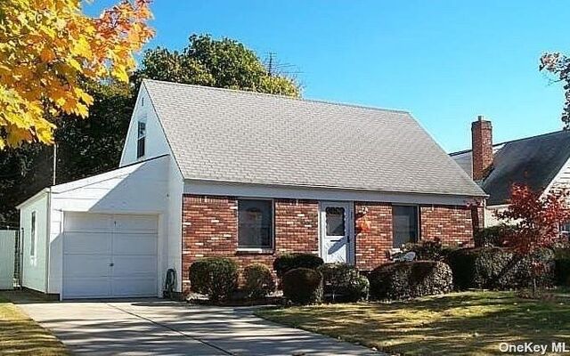 27 Richard St, West Hempstead, NY 11552 (House View)