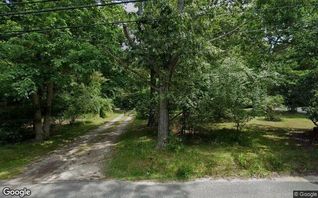27 Ruth Ln, Ridge, NY 11961