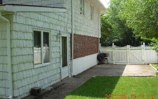 27 Schoenfield Ln, Melville, NY 11747