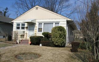 27 Sewell St, Hempstead, NY 11550