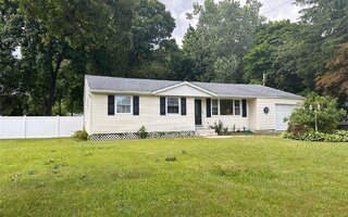 27 W End Ave, Brentwood, NY 11717
